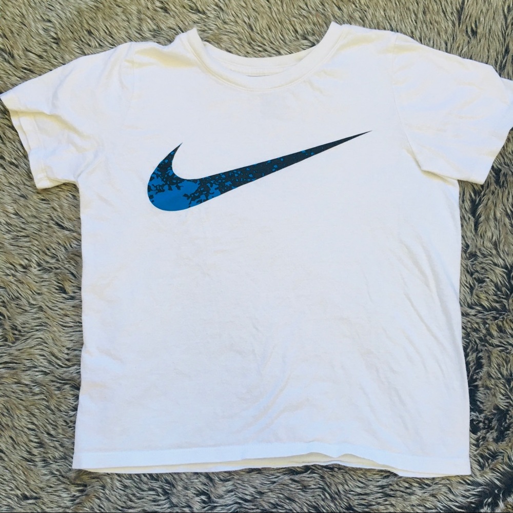 Nike boy’s short sleeve white blue logo Tshirt size small